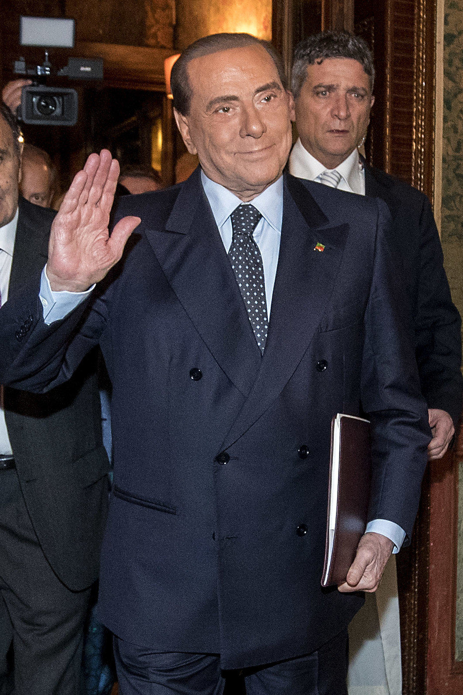 La retromarcia del governo sulla manovra agita i delusi M5S: “Pronti a entrare alla corte di Berlusconi”