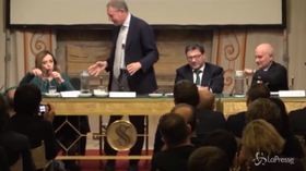 Meloni: “Giorgetti è la testa del governo e la manina, lo sanno tutti”