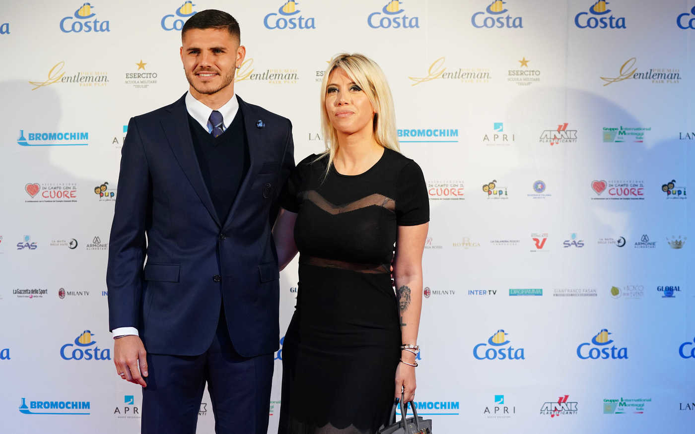 Inter, Wanda Nara e il rinnovo di Icardi: “E’ notte e io sto ancora leggendo le pagine”