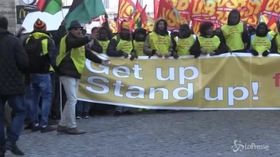 Roma, i migranti si uniscono in protesta: il corteo contro il decreto Salvini