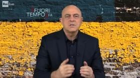 Crozza scherza con Fazio: “Il taglio del tuo stipendio ha messo d’accordo tutti”