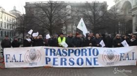 Milano, presidio degli Ncc contro il “rientro obbligatorio”
