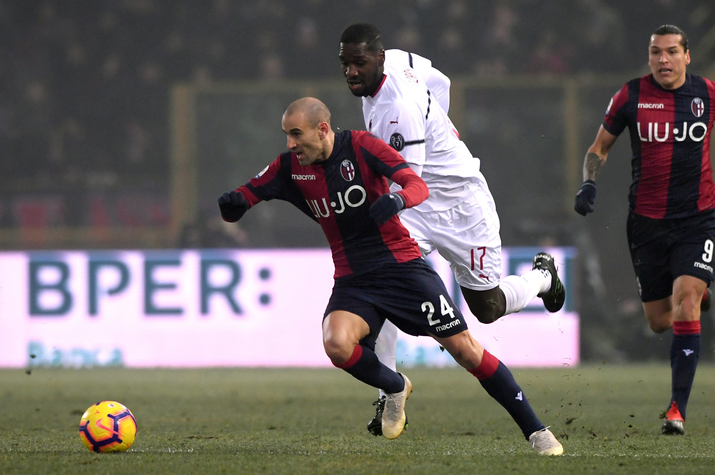 Serie A, tra Bologna e Milan vincono il freddo e la nebbia: al Dall’Ara è 0-0