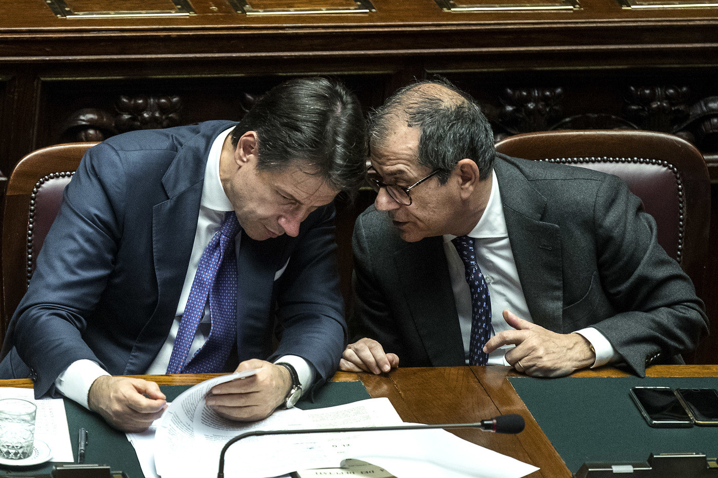 Manovra, polemiche sulla proposta per la Tari in bolletta. Deficit/Pil al 2%