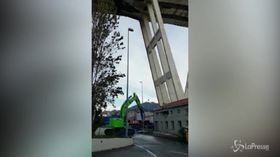 Genova, partita la demolizione dei resti del Ponte Morandi