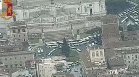 Roma, protesta dei bus turistici: le immagini dall’elicottero della polizia