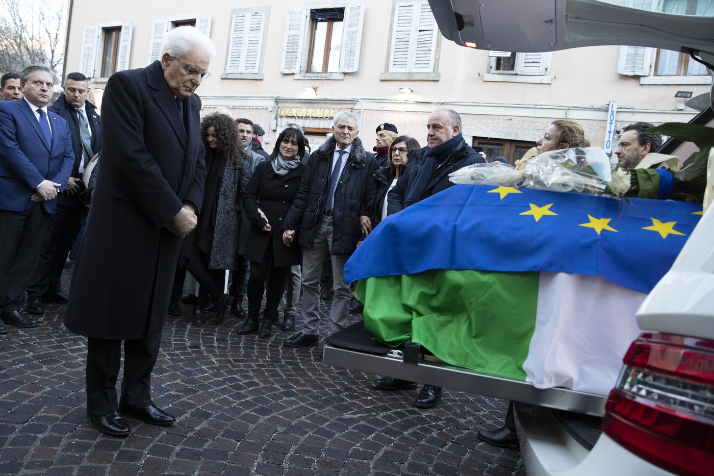 Dalla fidanzata Luana a Conte e Mattarella: le lacrime per l’addio ad Antonio Megalizzi