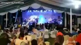 Tsunami Indonesia: band travolta dall’onda anomala durante il concerto