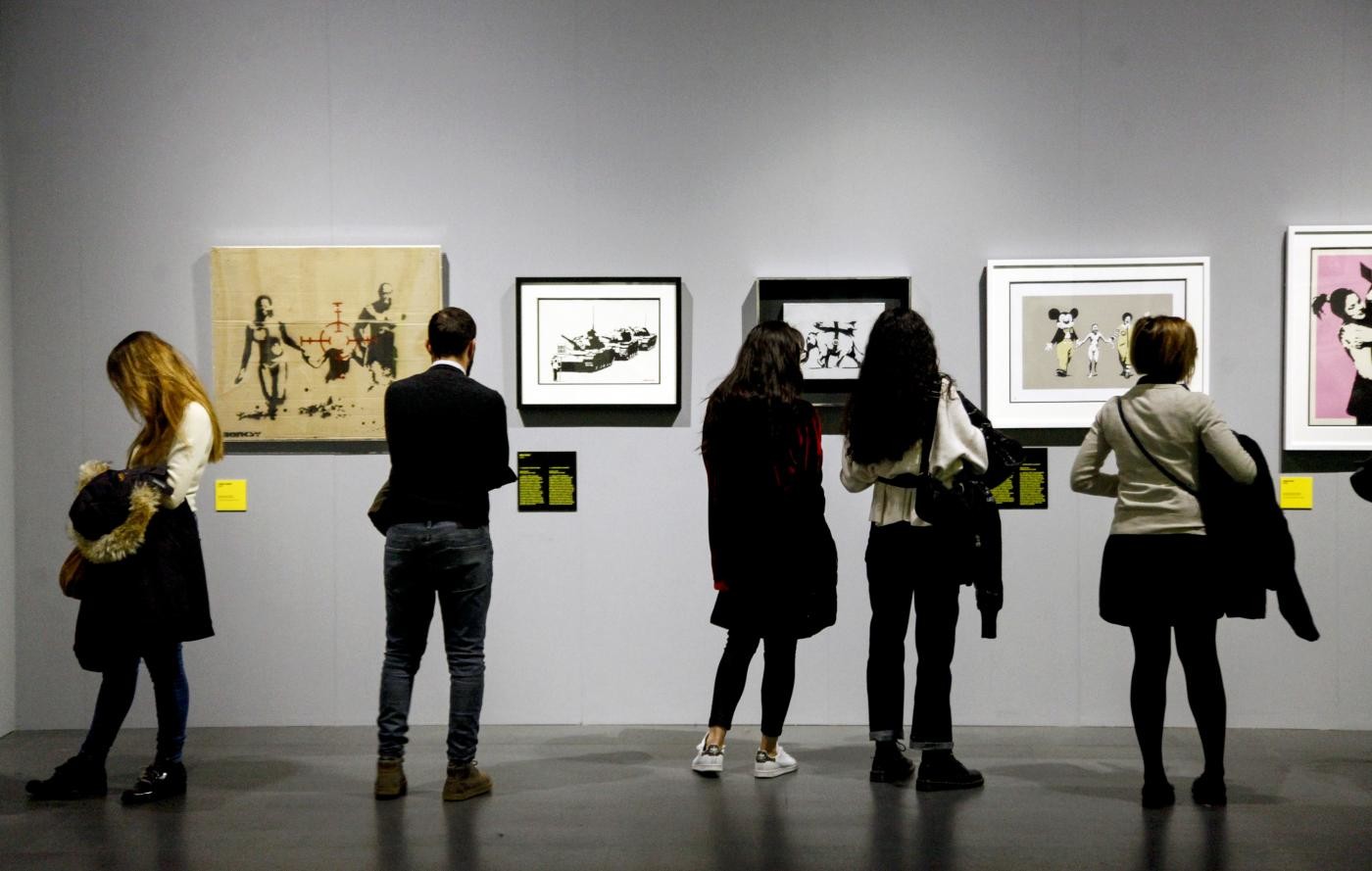 Milano, tenta di sostituire opera Bansky con copia al MuDeC: fermato