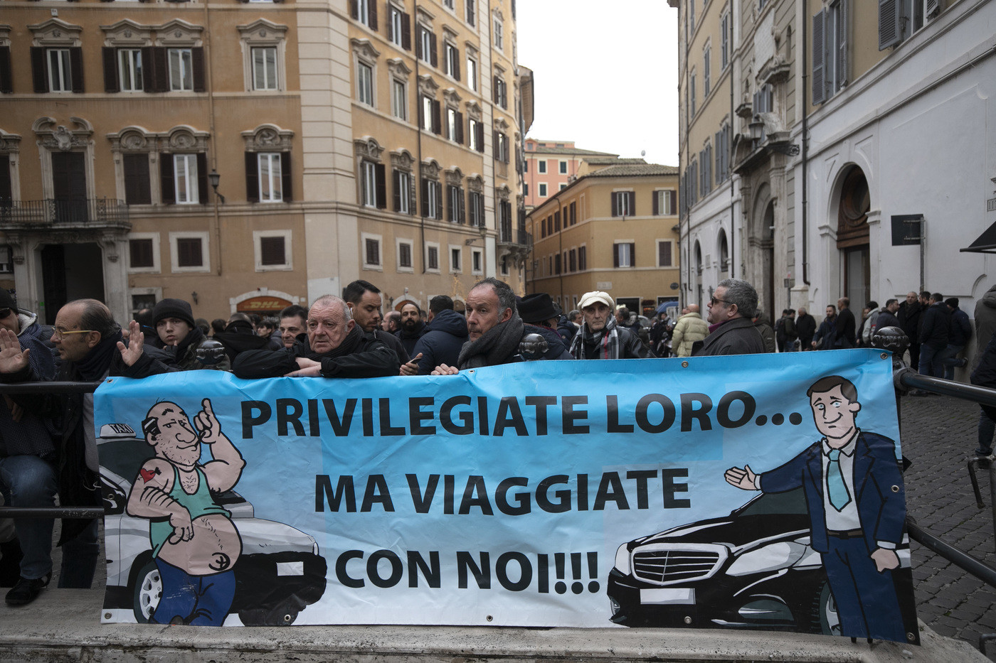 Manovra, decreto scatena rabbia Ncc: “Manifesteremo”. Tassisti esultano