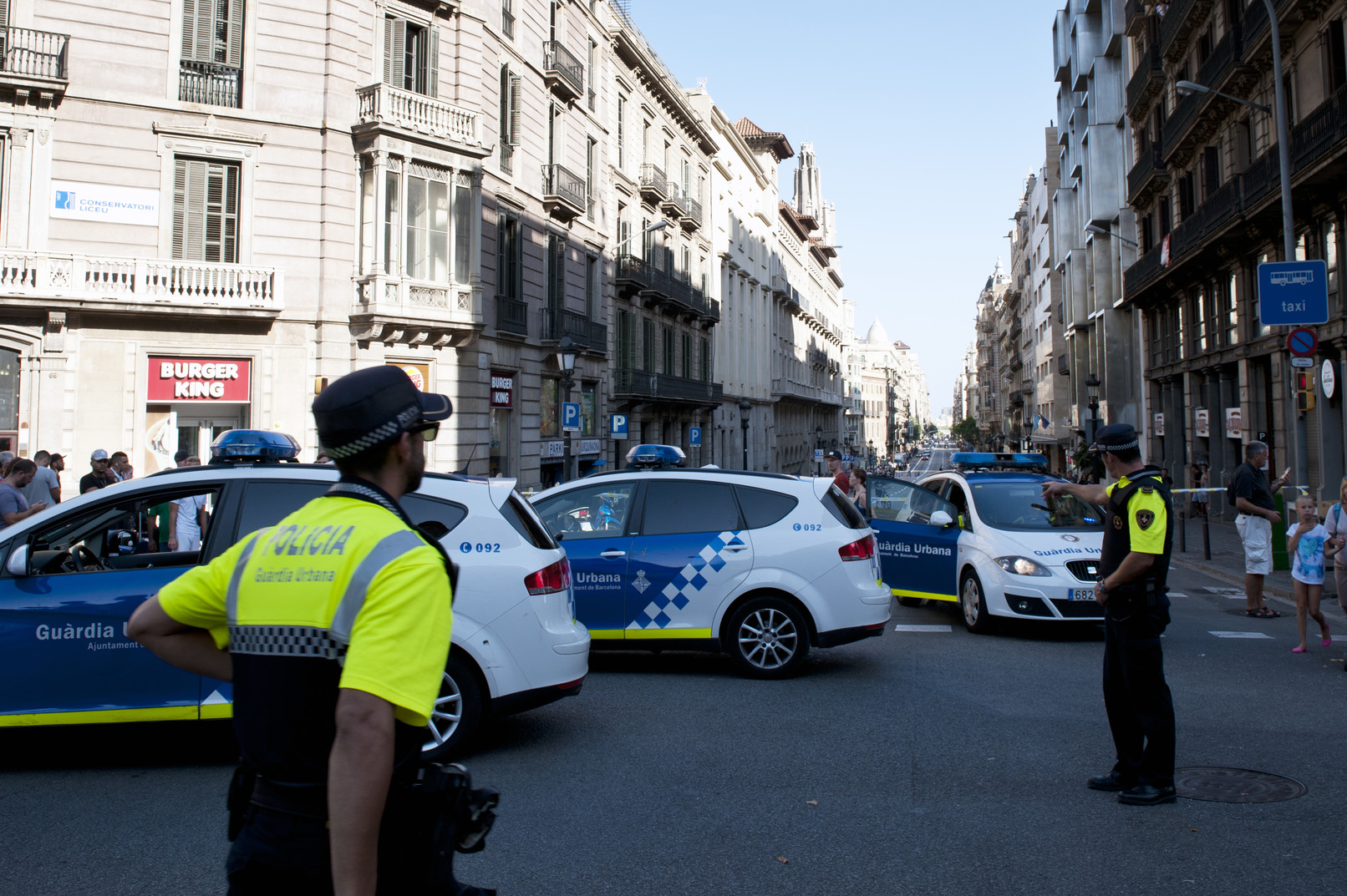 Allerta a Barcellona per Natale e Capodanno: rischio attentato, un ricercato