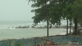 Indonesia, piogge torrenziali dopo lo tsunami: difficile ricerca dei dispersi
