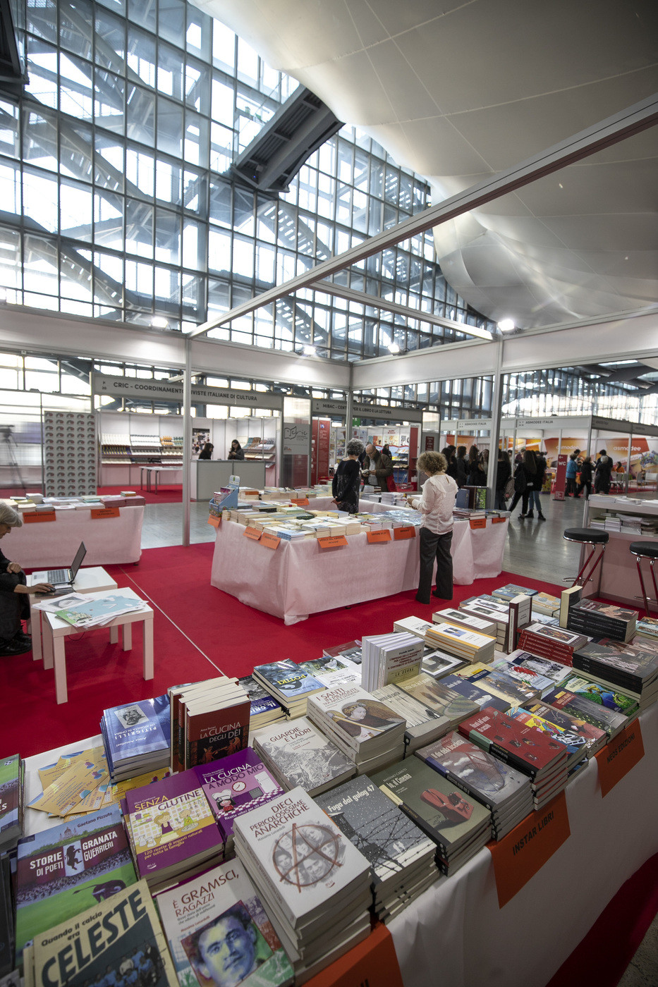 Libri in ripresa nel 2017: più titoli, più copie. Crescono il digitale e l’editoria per ragazzi