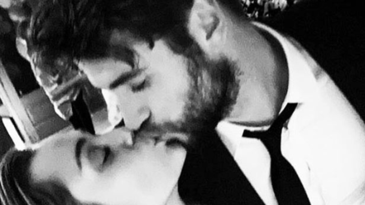 "Un amore lungo 10 anni". Myley Cyrus e Liam Hemsworth sposi in gran segreto la Vigilia di Natale