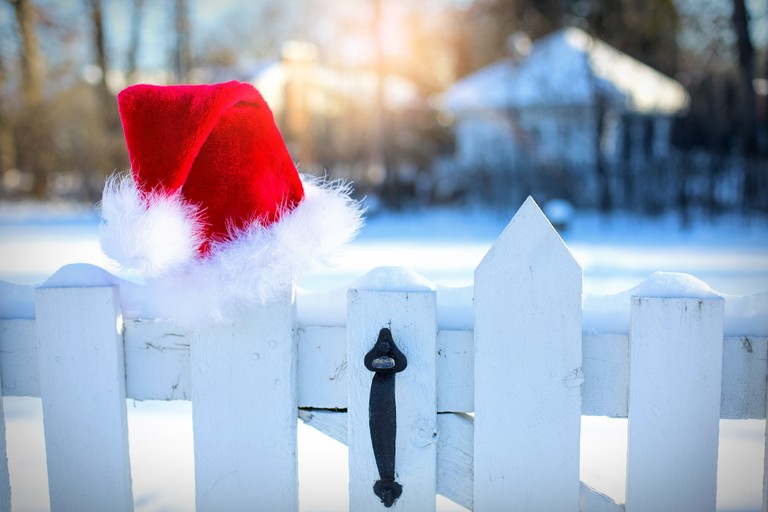 Corpi dei figli sepolti in giardino: arrestato ex Babbo Natale