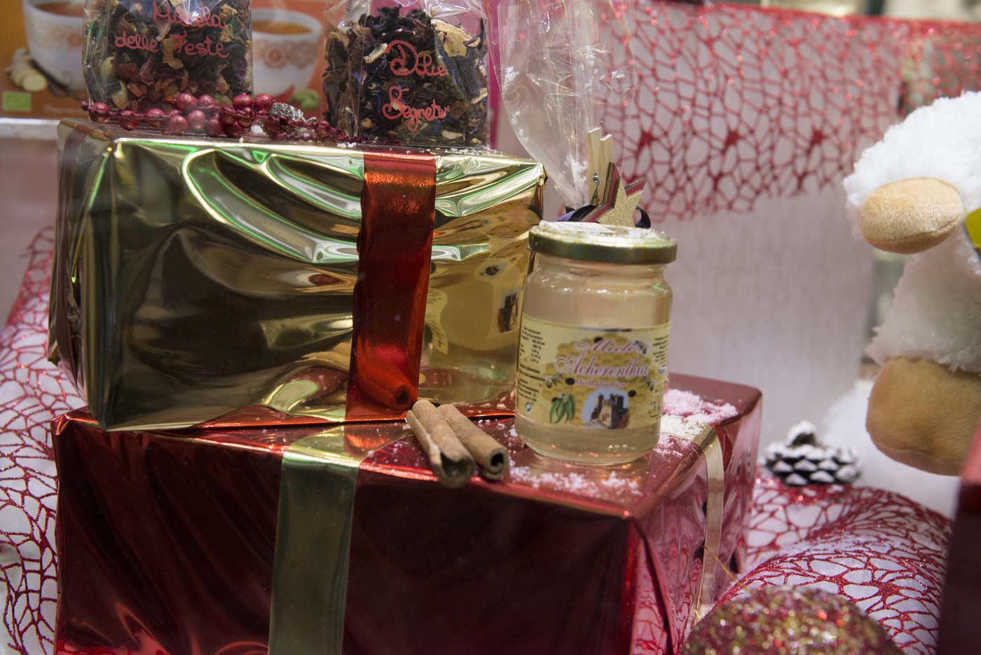 Natale, regali indesiderati: 2,7 milioni di italiani pronti a rivenderli