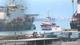 Migranti, la Open Arms attracca in Spagna