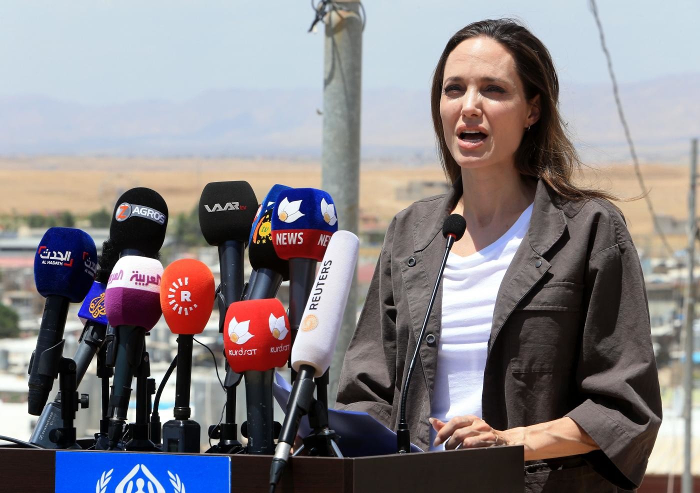 Dal cinema alla politica, Angelina Jolie: “Potrei entrarci presto”. E non esclude la corsa per la Casa Bianca
