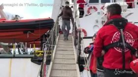 Open Arms, l’ultimo migrante sbarca in Spagna