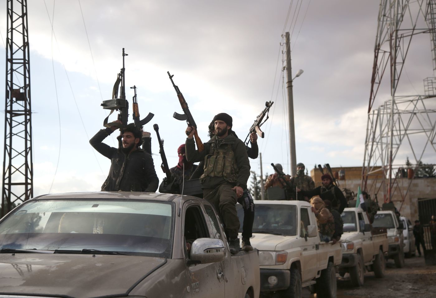 Siria, nuovo asse curdi-Assad contro Turchia: esercito a Manbij dopo 6 anni