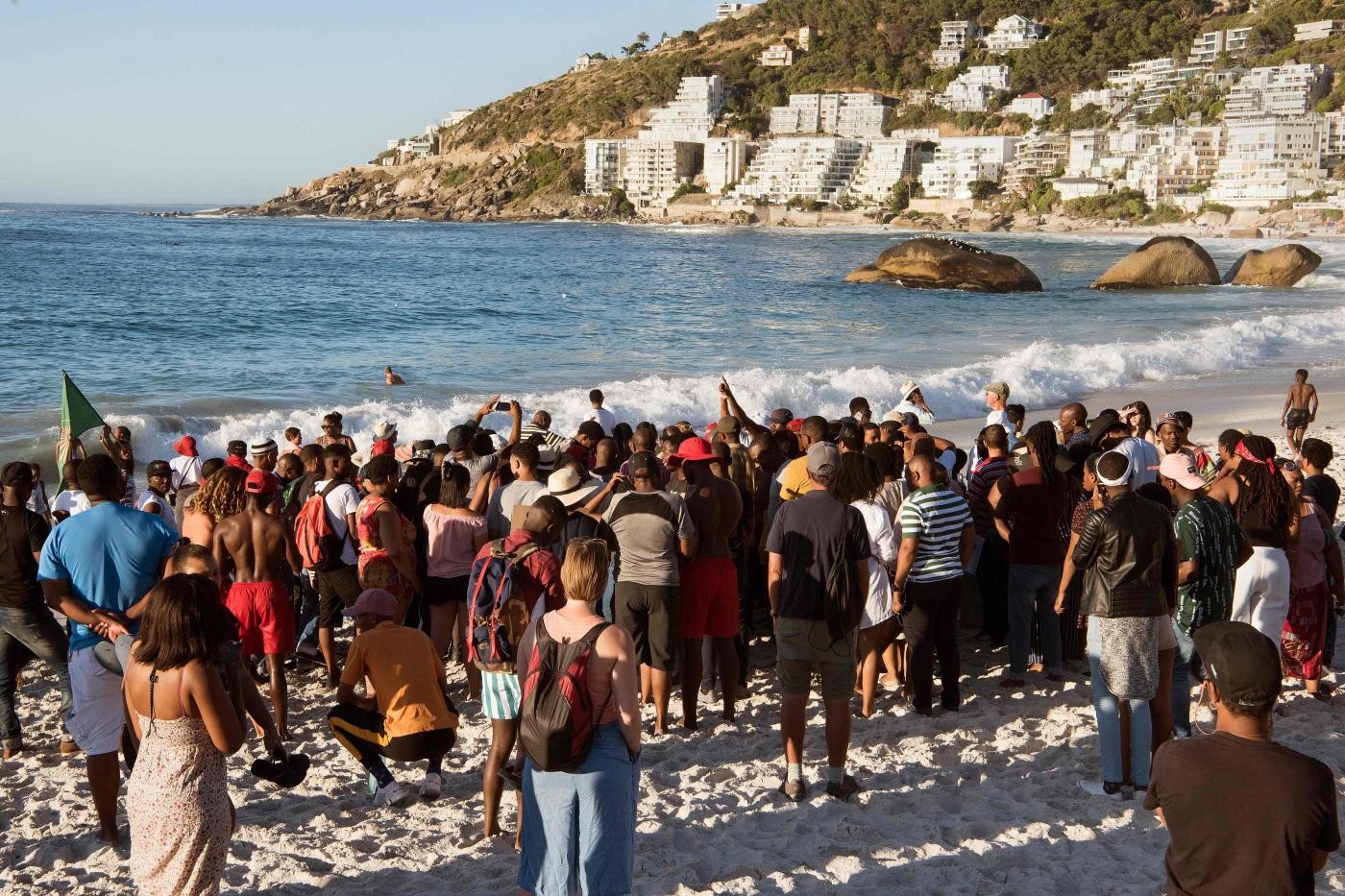 Sudafrica, turisti neri cacciati dalla spaggia. Protesta a Clifton Beach