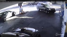 Cerca di rubare un’auto, ma qualcosa va storto: incidente durante il furto