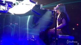 Las Vegas, Lady Gaga scoppia a piangere mentre canta