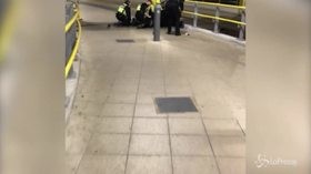 Manchester, accoltella tre persone e grida ‘Allah’