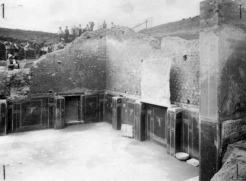 Pompei, il restauro della Schola Armaturarum