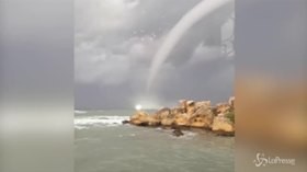 Cipro, tromba d’aria marina nel nord dell’isola: le spettacolari immagini