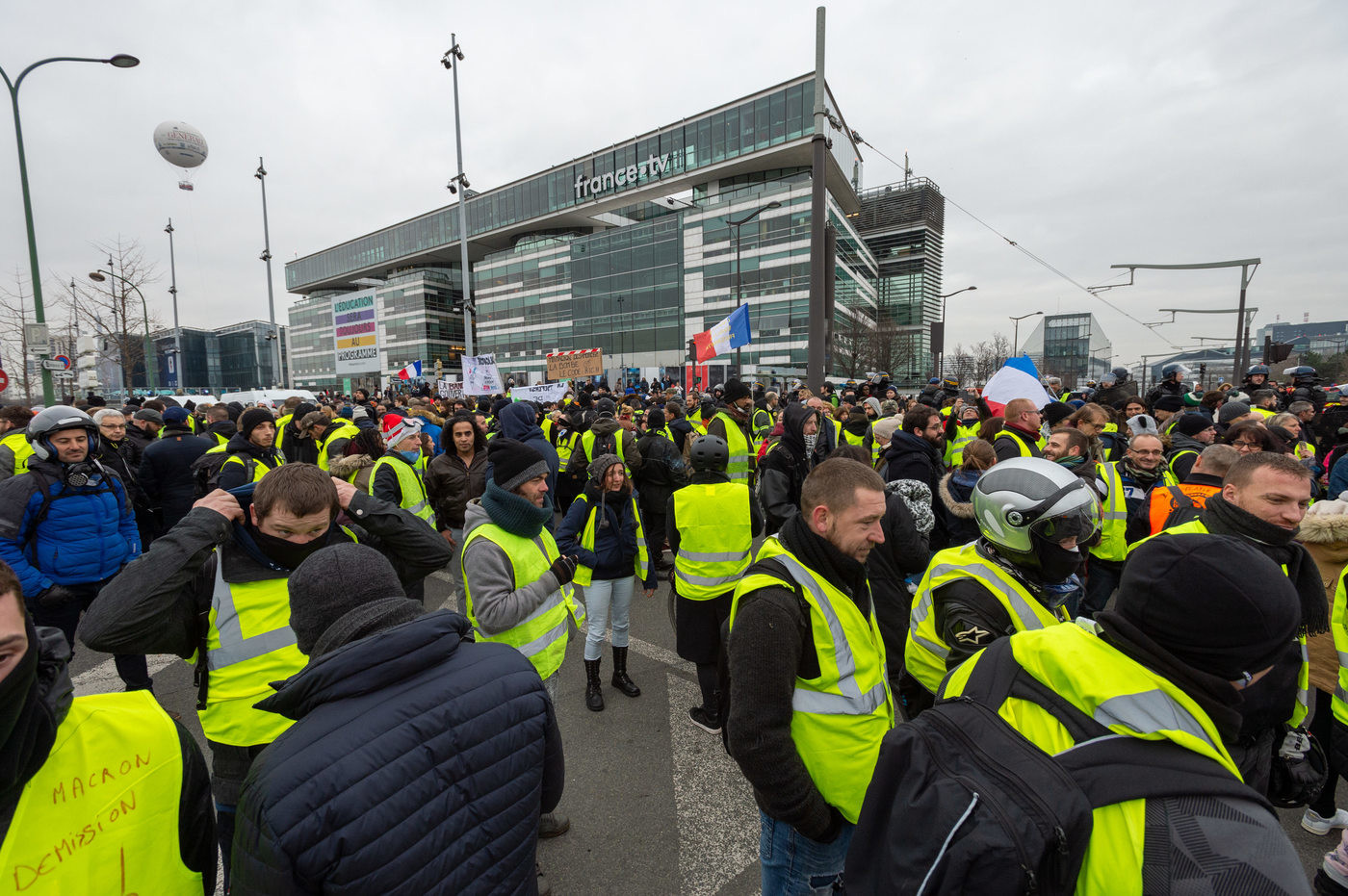 Francia, arrestato a Parigi il leader dei gilet gialli