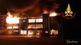 Monza, incendio in un negozio per bambini