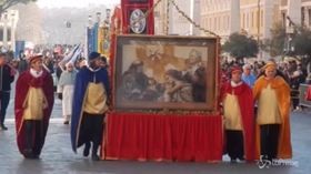 “Viva la Befana”, a Roma il corteo per tramandare i valori dell’Epifania
