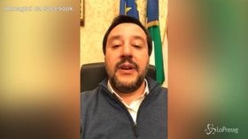 Migranti, Salvini: “Se cediamo gli scafisti tornano a far soldi”