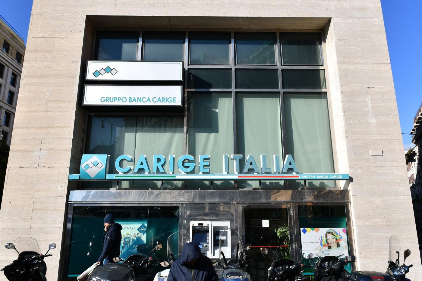 Carige, Renzi e Pd: “Vergogna, per anni ci avete insultati”. Palazzo Chigi: “Nessun conflitto di interesse per Conte”