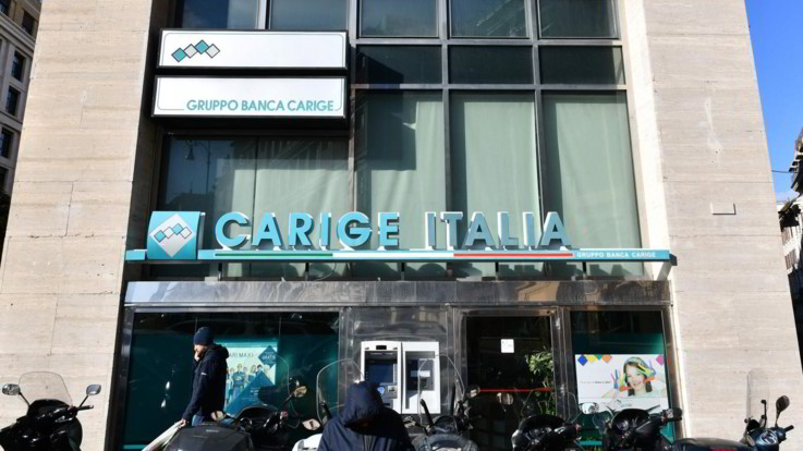 Carige, Renzi e Pd: "Vergogna, per anni ci avete insultati". Palazzo Chigi: "Nessun conflitto di interesse per Conte"