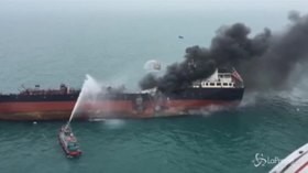 Hong Kong, fiamme su una petroliera: ci sono vittime