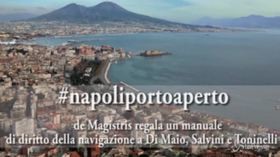 La provocazione di De Magistris: a Di Maio, Salvini e Toninelli tre manuali sul diritto alla navigazione