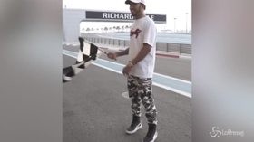 Hamilton a lezione di ‘sbandieramento’ da Will Smith