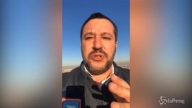 Salvini contro Renzi: “Io arrestato perché indosso le divise? Mi sacrificherò”