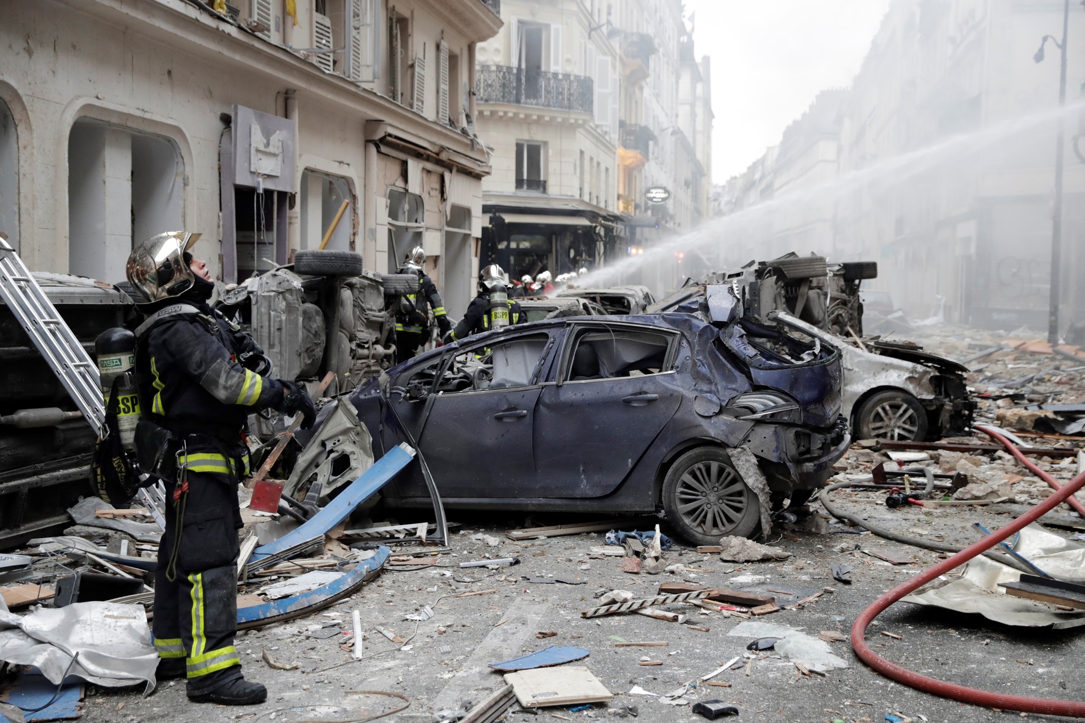 Parigi, esplosione per una fuga di gas in una panetteria: sarà operata la ragazza italiana. Tre i morti