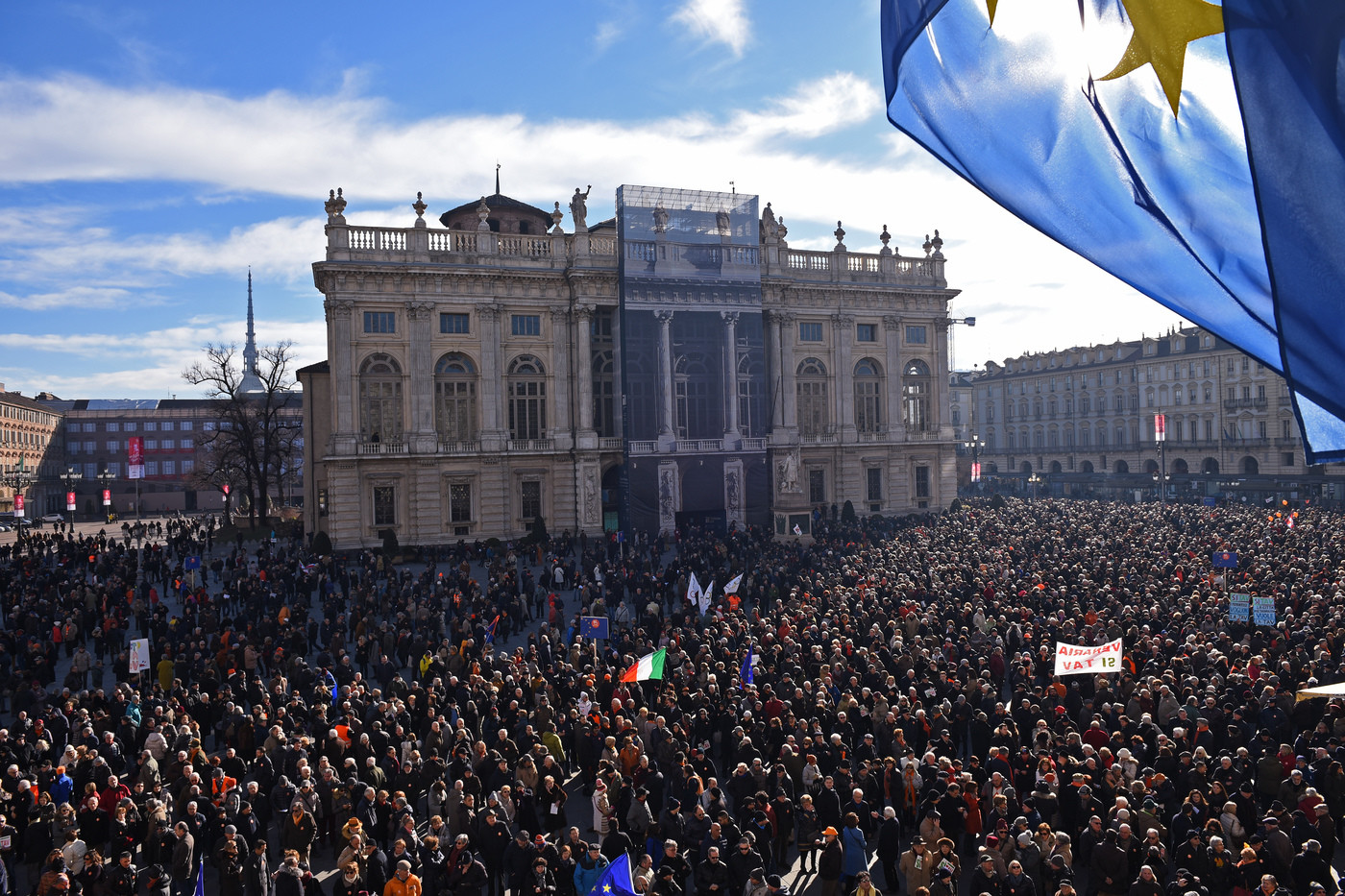 Torino, il popolo Sì Tav torna a farsi sentire. In piazza anche la Lega