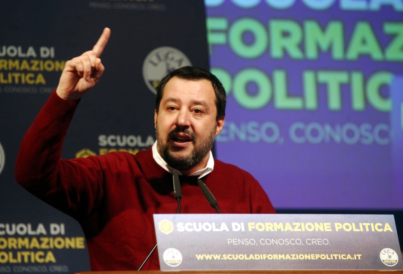 Battisti, Salvini: “Volgare assassino, deve marcire in galera. Entro domani sarà in Italia”