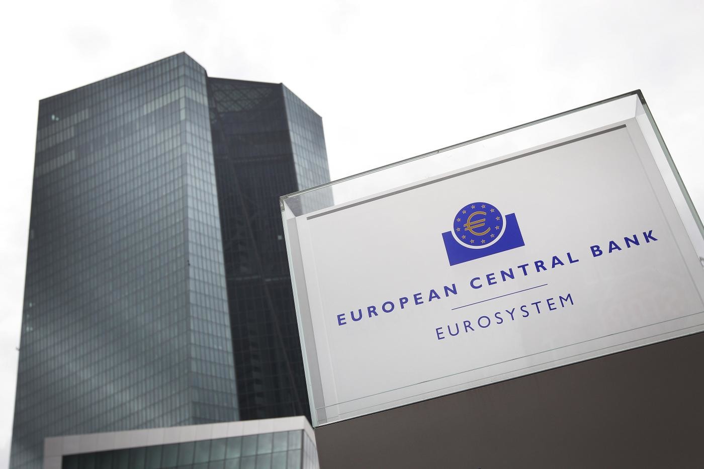 Lettera Bce alle banche: “Azzerare in 7 anni gli Npl”. Crollano i titoli. Salvini attacca la Ue