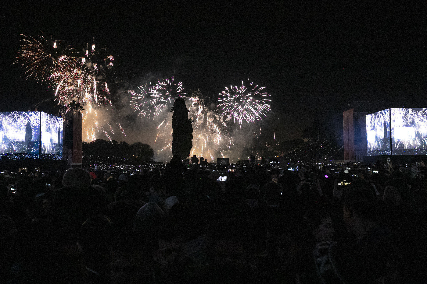 Palermo, fa esplodere fuochi d’artificio a un funerale, denunciato