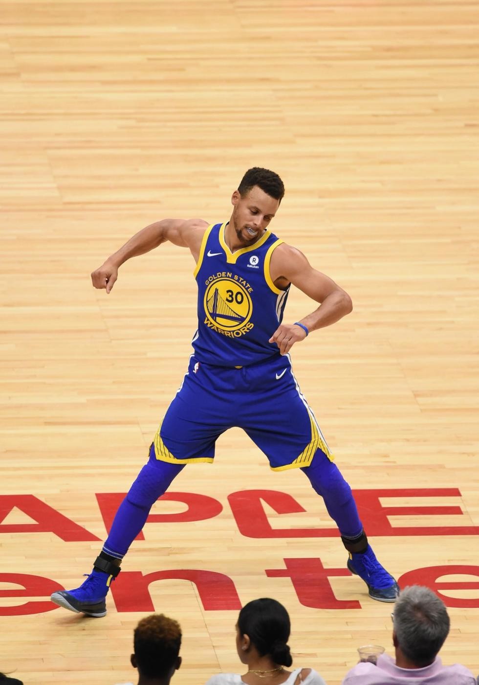 Nba, Golden State travolge Denver e torna al comando
