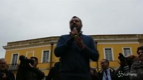 Salvini attacca: “A qualcuno le divise fanno paura”