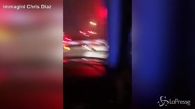 Il treno colpisce in pieno un’auto: 96enne salva per un pelo