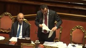Sbarchi, Salvini: “Sono scesi da 300mila a 23mila”