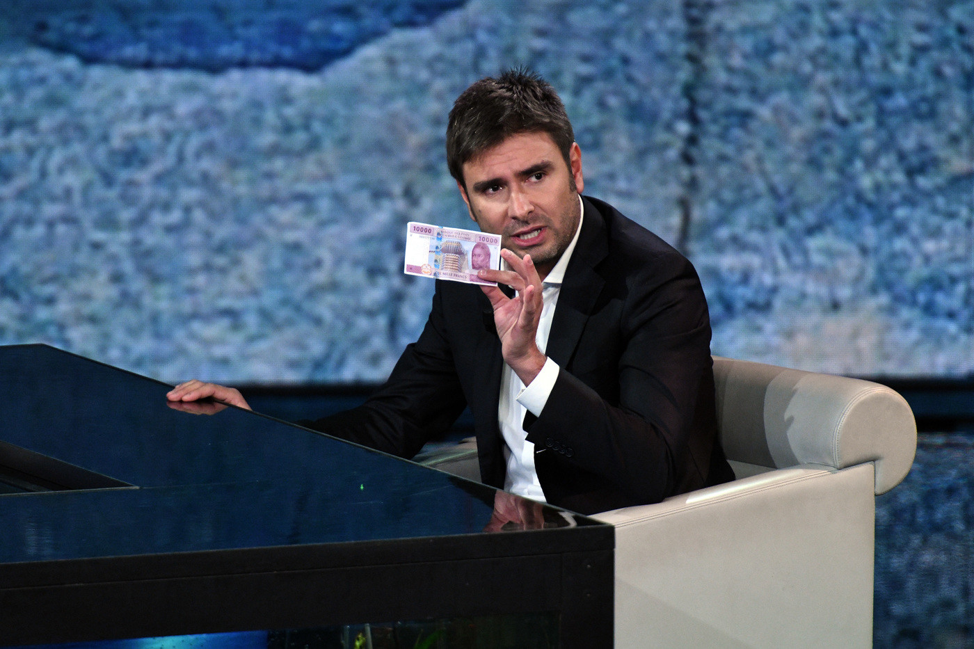 Di Battista-show in tv: “Tangenti dietro Tav, dopo voto Ue vado in India”